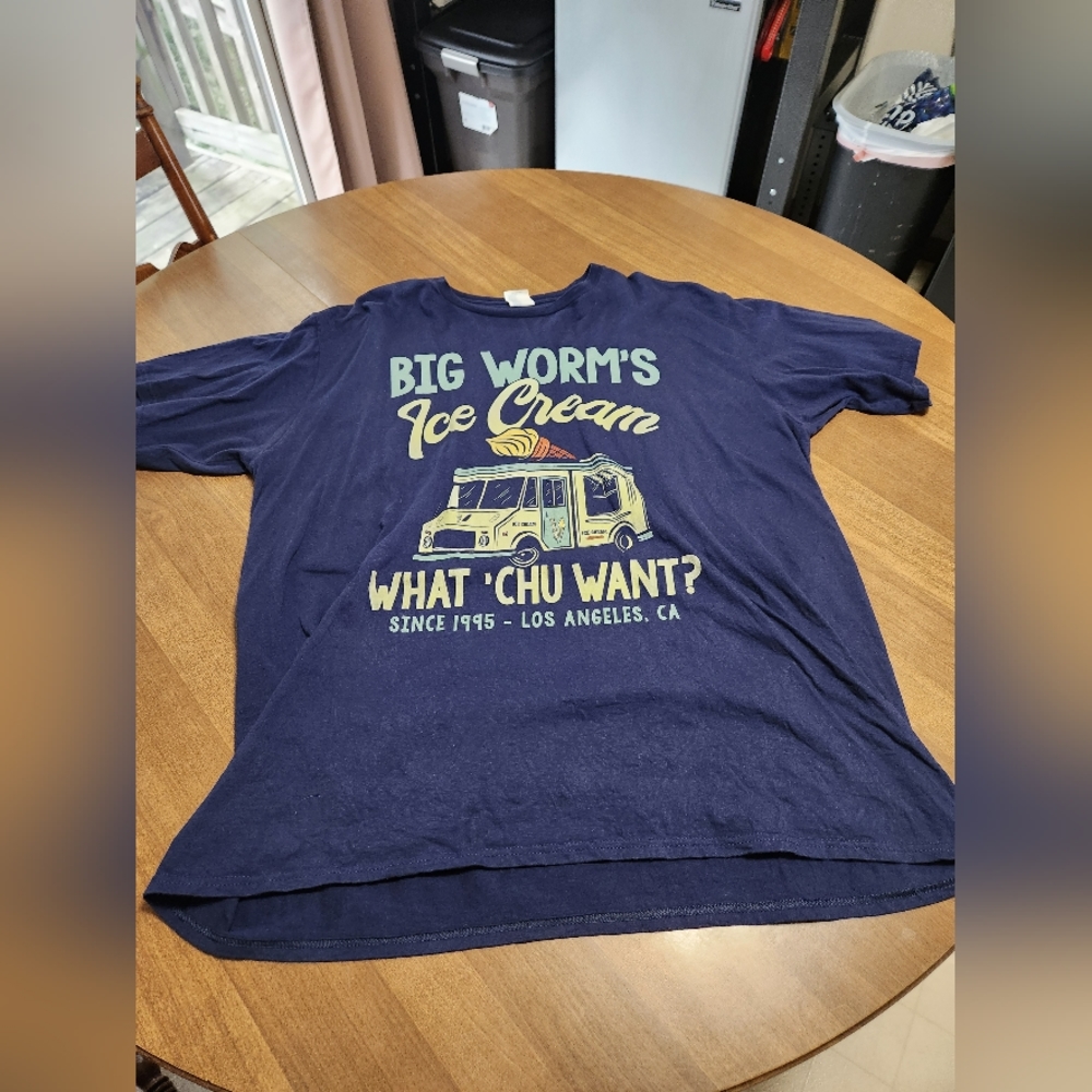 Mens 2xl Friday tshirt